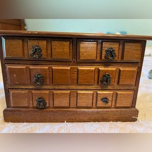 Wooden jewelry music box